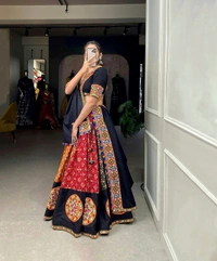 Gets in the spirit of Navratri by approach with this beyond gorgeous chaniya cholis.💃...