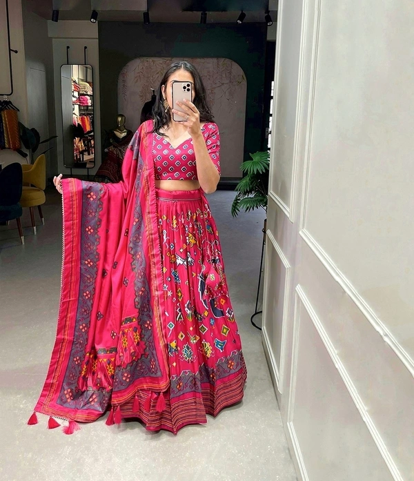 Lahenga Patola Print And Foil Work - pink