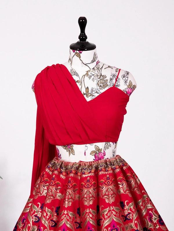 Step into with our best lehenga weaved perfectly and beautifully crafted with Banarasi design detailing This look is perfect of all your shaadi season styles be it sangeet  pooja kitty parties or brunches - Red