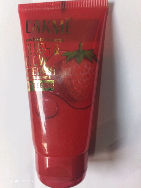 Lakme Blush & Glow Facewash  - 50 Gram