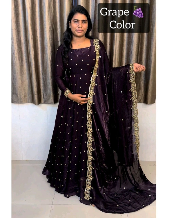 Maha space gown - M, Grape