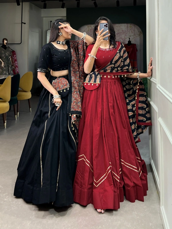 Wrap yourself in the elegance of pure cotton with delicate Gota Patti touch-ups, perfect for any festive occasion 🥰navratri collection - #lehengacholi #cottonlehengacholi #chaniyacholi #ghaghracholi #traditionallehenga #cottonchaniyacholi #garbadress #printednavratrilehenga  