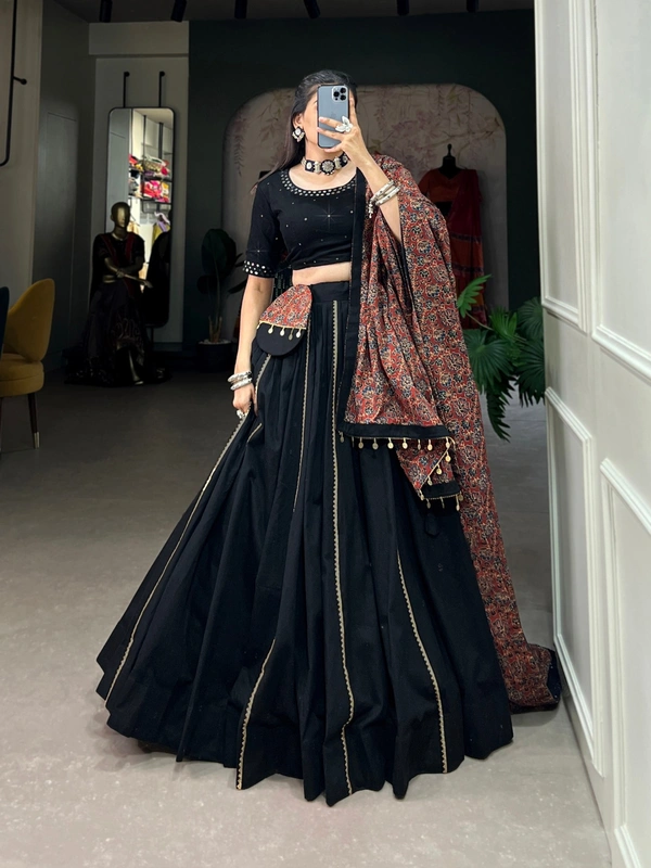 Wrap yourself in the elegance of pure cotton with delicate Gota Patti touch-ups, perfect for any festive occasion 🥰navratri collection - #lehengacholi #cottonlehengacholi #chaniyacholi #ghaghracholi #traditionallehenga #cottonchaniyacholi #garbadress #printednavratrilehenga  