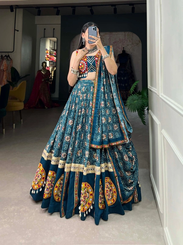 Radiate Festive Elegance in a Pure Rayon Navratri Chaniya Choli, Complete with Sophisticated Printed Foil Work and Gamthi Patch & Lace Touch-Up 💫