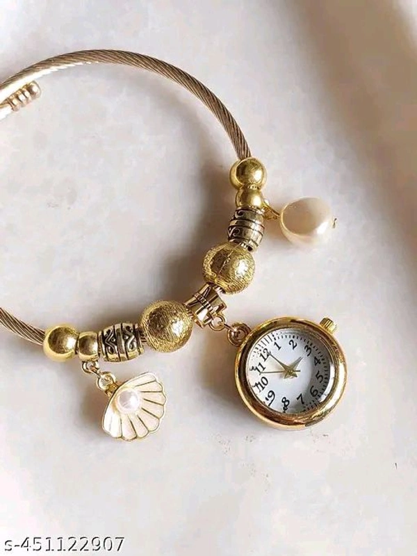 Elegant Gold Bracelet Style Women’s Watch with Crystal Charm
Name: Elegant Gold Bracelet Style Women’s Watch with Crystal Charm
Base Metal: Alloy
Plating: Silver Plated
 