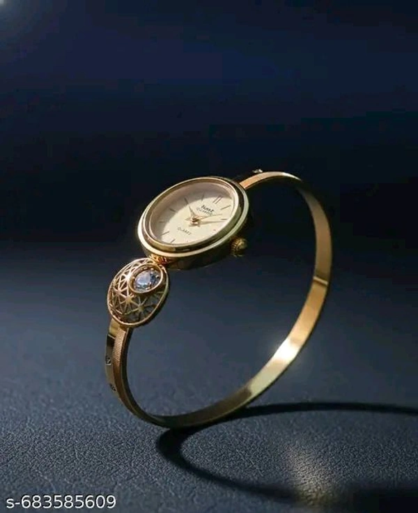 Elegant Gold Bracelet Style Women’s Watch with Crystal Charm
Name: Elegant Gold Bracelet Style Women’s Watch with Crystal Charm
Base Metal: Alloy
Plating: Silver Plated
 