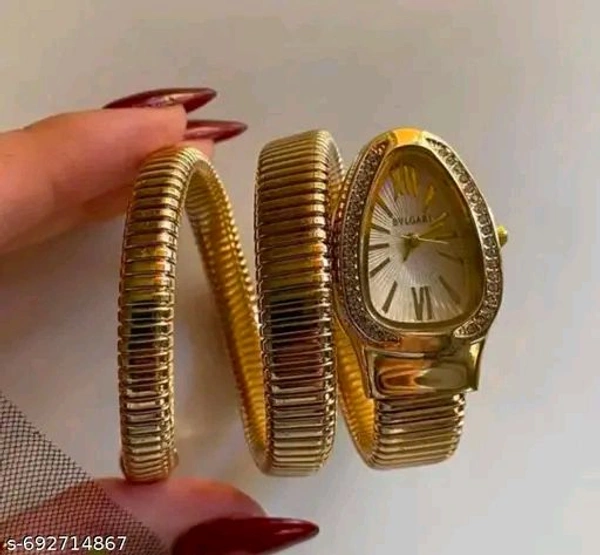 Elegant Gold Bracelet Style Women’s Watch with Crystal Charm
Name: Elegant Gold Bracelet Style Women’s Watch with Crystal Charm
Base Metal: Alloy
Plating: Silver Plated
 