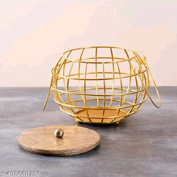 Handcrafted Wicker Hanging Basket with Gold Handle, Round Display Stand, Decorative Storage for Fruits, Desserts, Home Décor