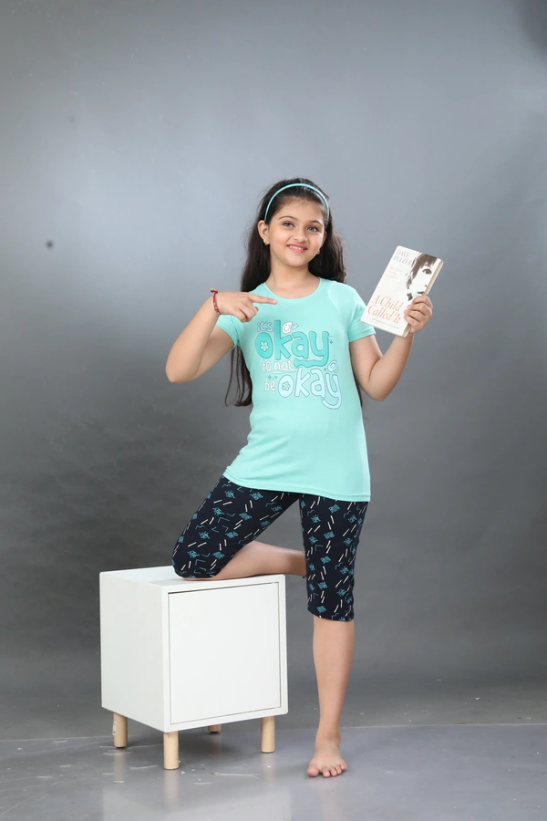 Vee MAX Vee Max Girls Printed Collar Night Suit - Grey, 1-2 Yrs
