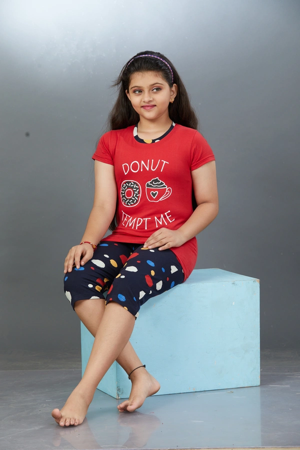 Vee MAX Vee Max Girls Printed Collar Night Suit - Grey, 13-14 Yrs