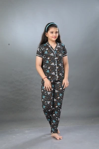 Vee MAX Vee Max Girls Printed Collar Night Suit - Black, 4-5 Yrs