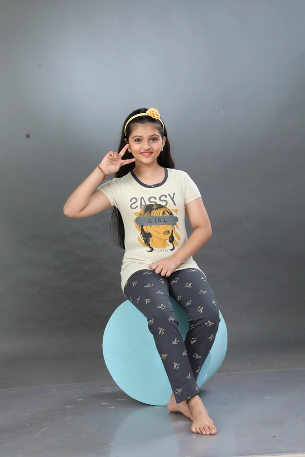Vee MAX Vee Max Girls Printed Collar Night Suit - Grey, 12-13 Yrs