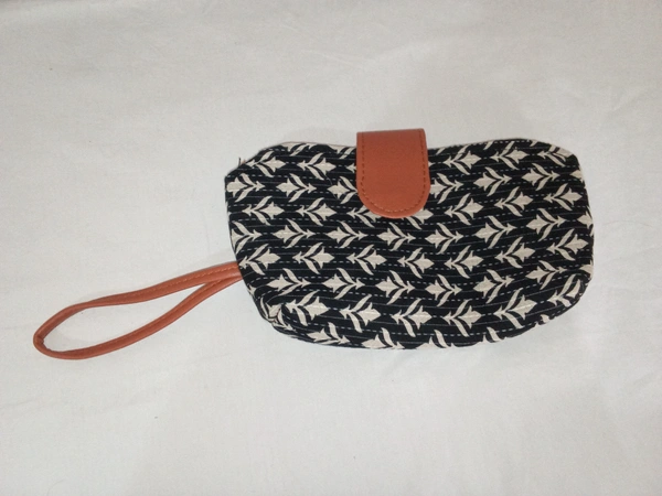 Logu's Beautiful Ikkat 5 Combo set Handbag - Black