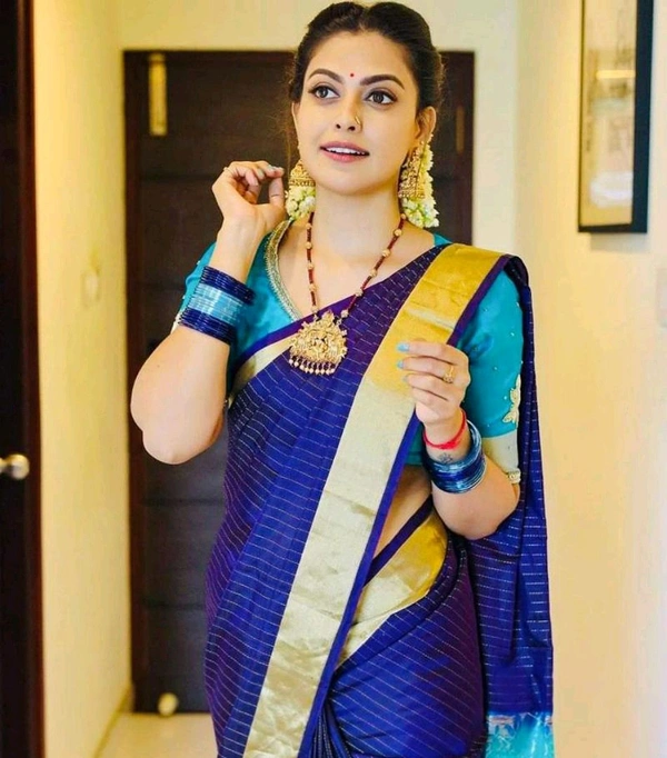 Litchi Silk Sarees With Blouse Piece - Blue, Free