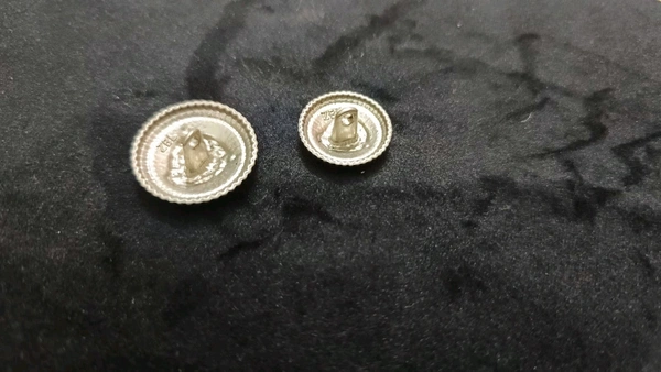 12 round metal buttons in gold and black. They have an embossed design and a shank on the back. Six buttons are larger, and six are smaller. These buttons can be used for coats, blazers, suits, sherwanis, and other Indian dresses. 