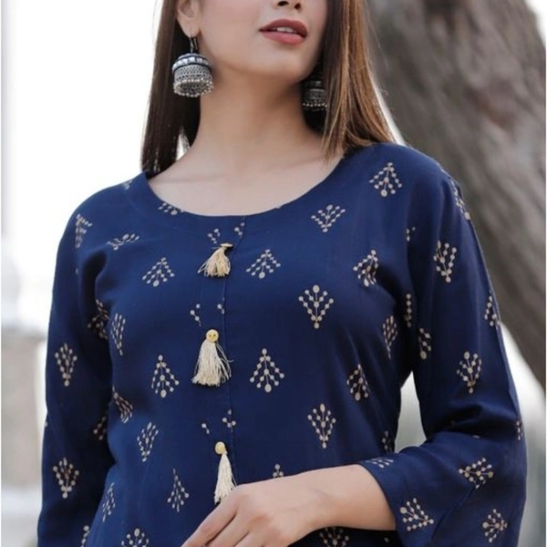 Women's Printed Rayon Slub Kurta with Sharara - M