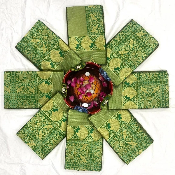 Momen Voguish Sarees