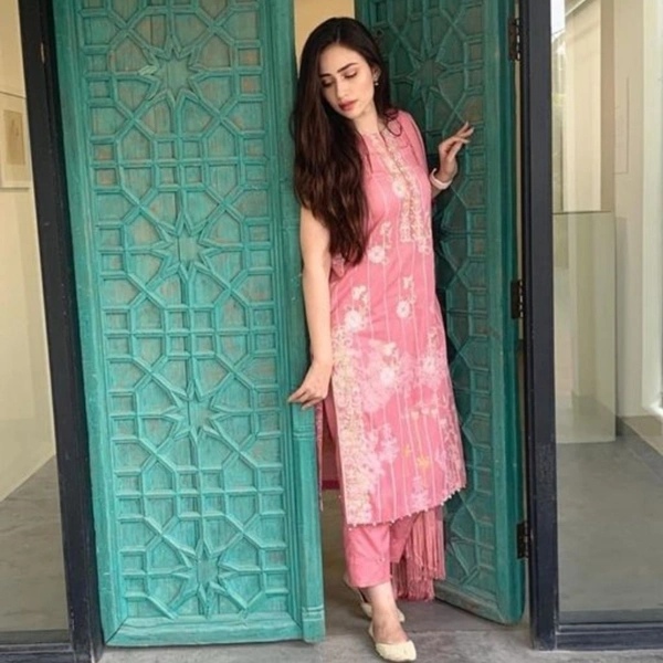 Banita Graceful Women Kurta Sets - XL