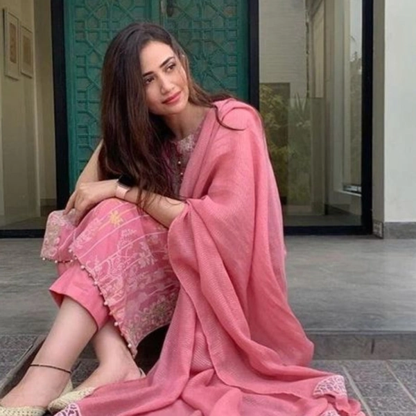 Banita Graceful Women Kurta Sets - XL