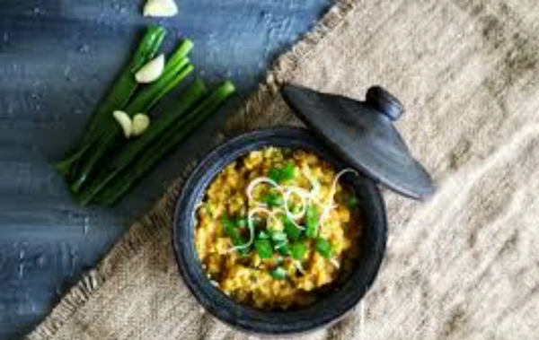  Lehsun with Hare Pyaz ki khichdi.