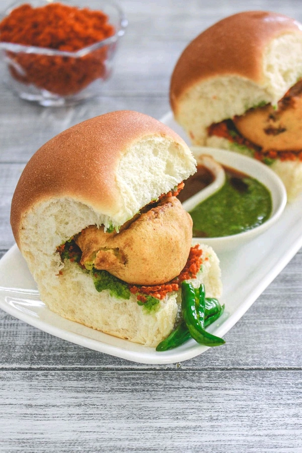 Hatke Jumbo Vadapav 