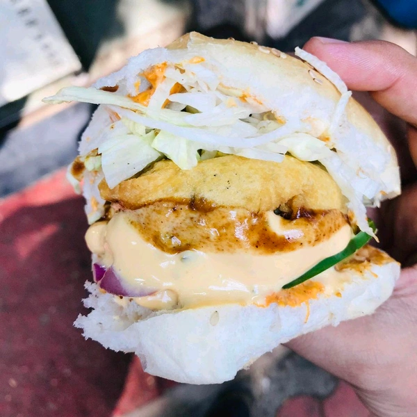 Hatke Cheese & ONION Vadapav  - Obra