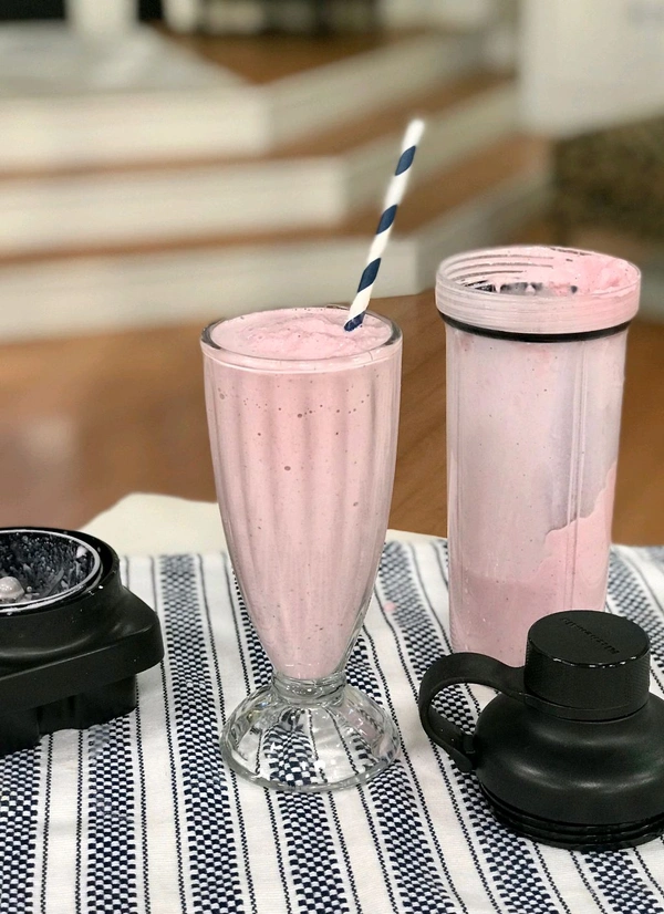 Strawberry Shake  - Obra