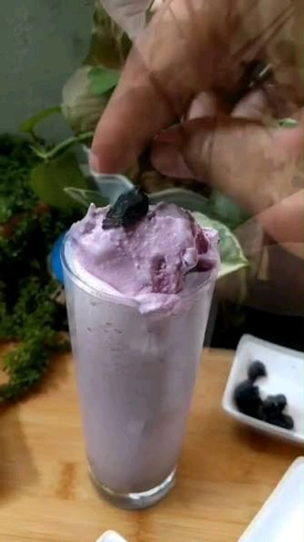 Black Currant Shake - Obra