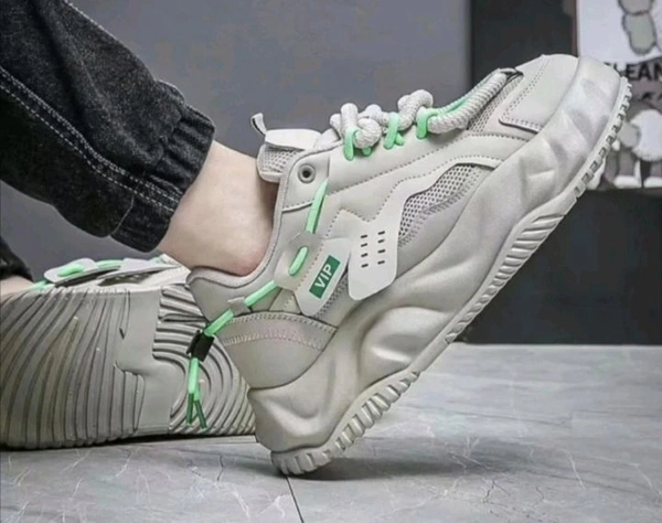 Retro Sneaker - 10