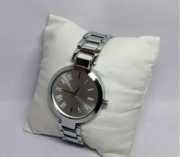 Newly Arrived High Quality Chain Type Metal Watches for Girls and Women - Pink Swan
