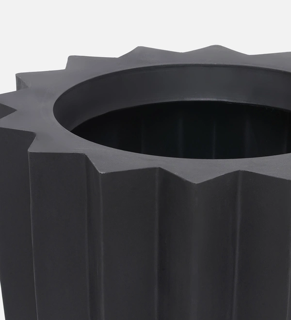 Vrukshveda Juniper Star Planter - Black