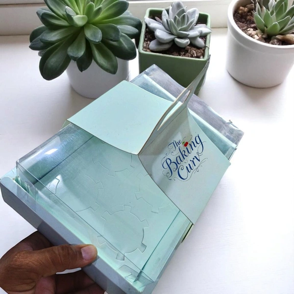 The Baking Curv 6 Cavity Cup Cake Box