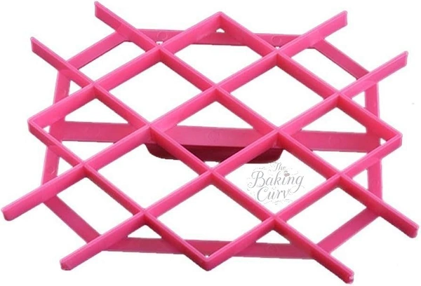 The Baking Curv Lattice Cutter for Fondant & Pie Design