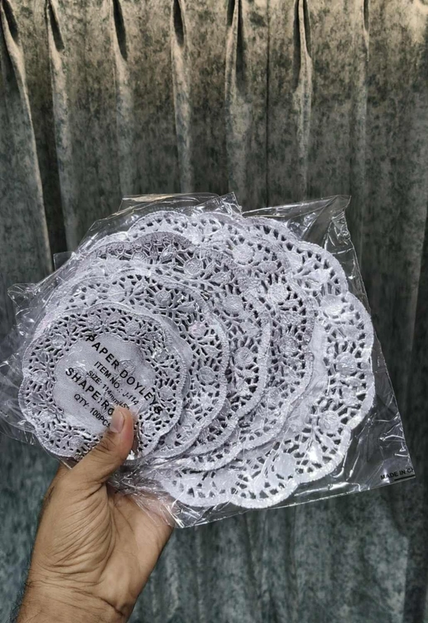 Paper Doilies | Round Placemats | Decorative Accessories | Disposable Paper Mats Silver Round (Pack of 100)