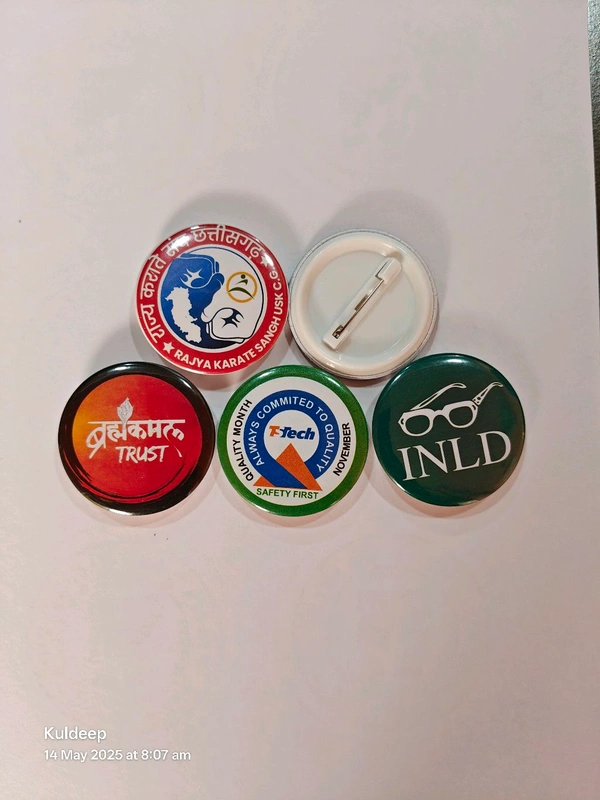 PIN BADGES 50 PIECES - 44 mm
