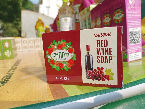 Emaiaya Naturals Red Wine Soap - 100 gms, Mandy, 4x8cm