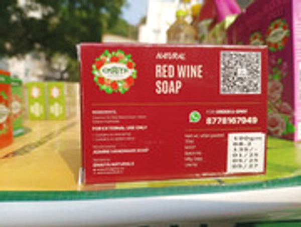 Emaiaya Naturals Red Wine Soap - 100 gms, Mandy, 4x8cm