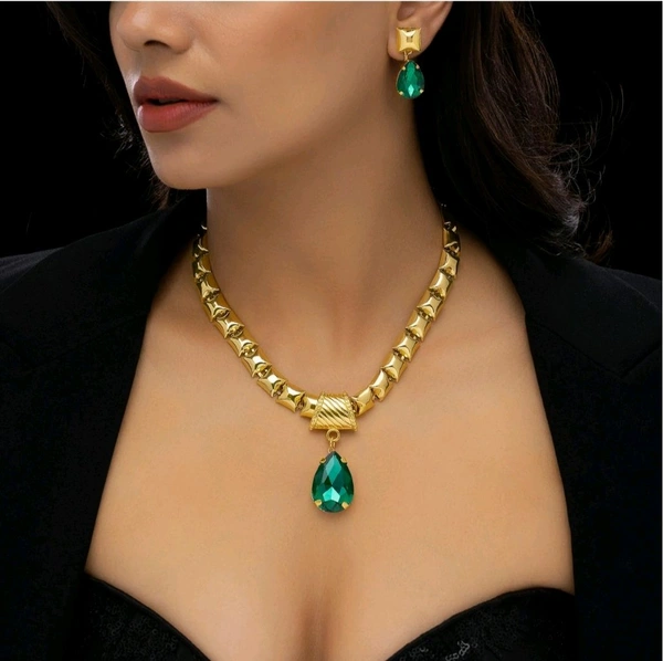 Anti-Tarnish Crystal Necklace Set With Earrings - Free