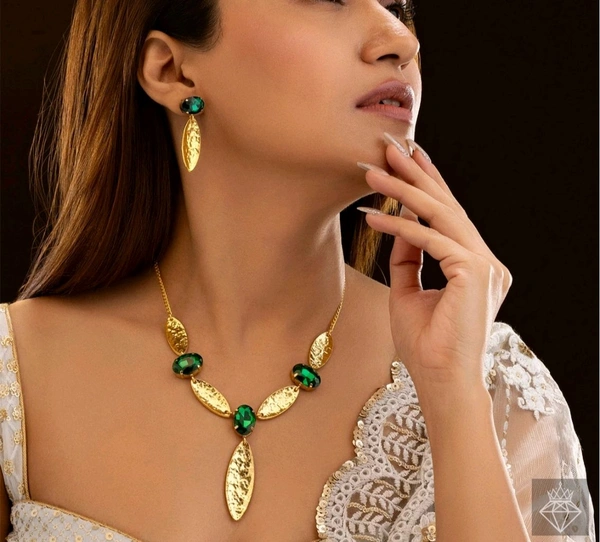 Anti-Tarnish Marquise Emerald Necklace Set With Earrings - Free