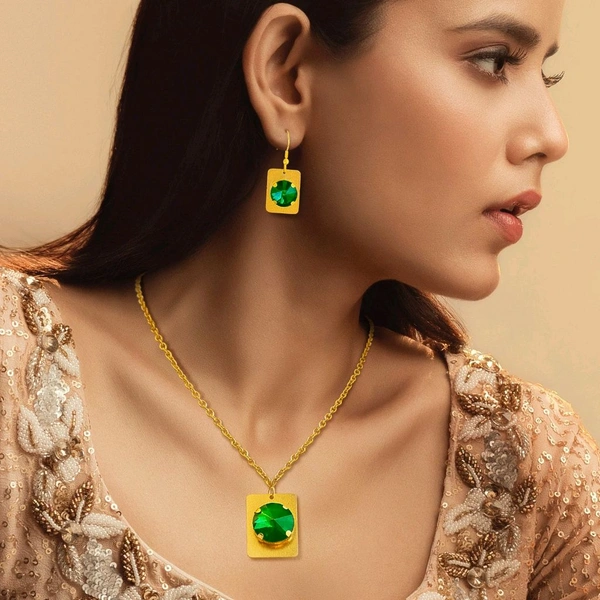 Emerald Necklace Set With Earrings.