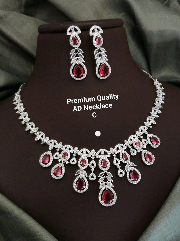 AD NECKLACE 