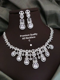 AD NECKLACE 
