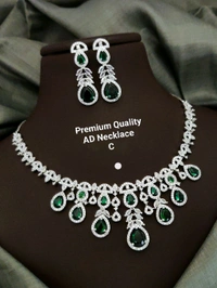 AD NECKLACE 
