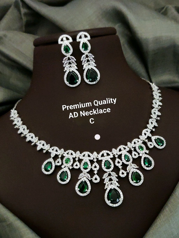 AD NECKLACE 