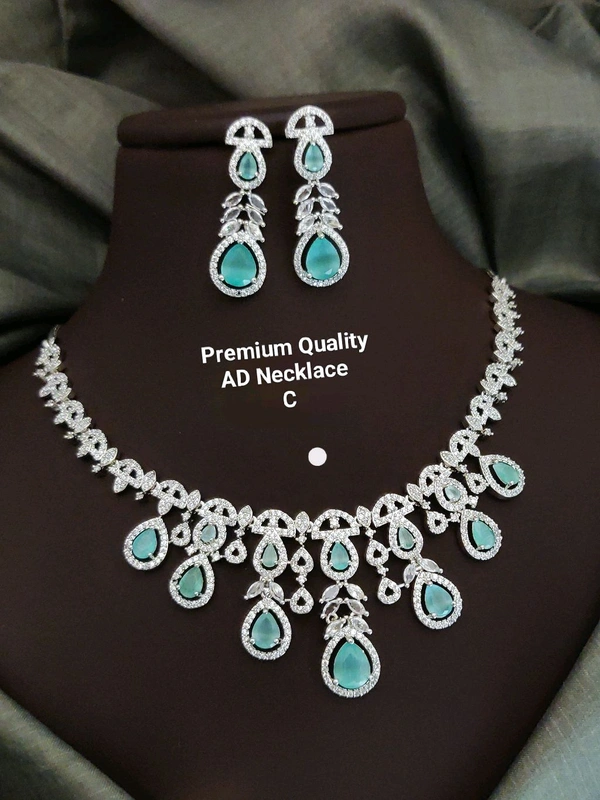 AD NECKLACE 
