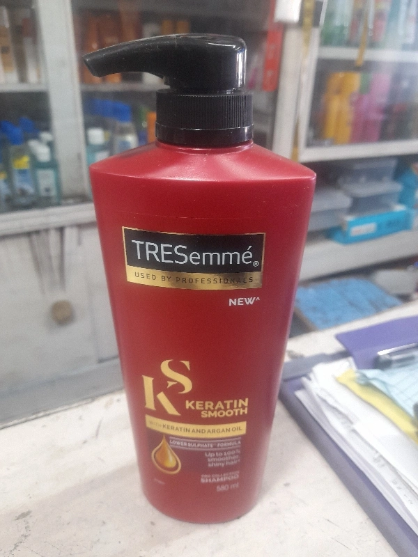 Tresemme Keratin Smooth Shampoo - 580ml