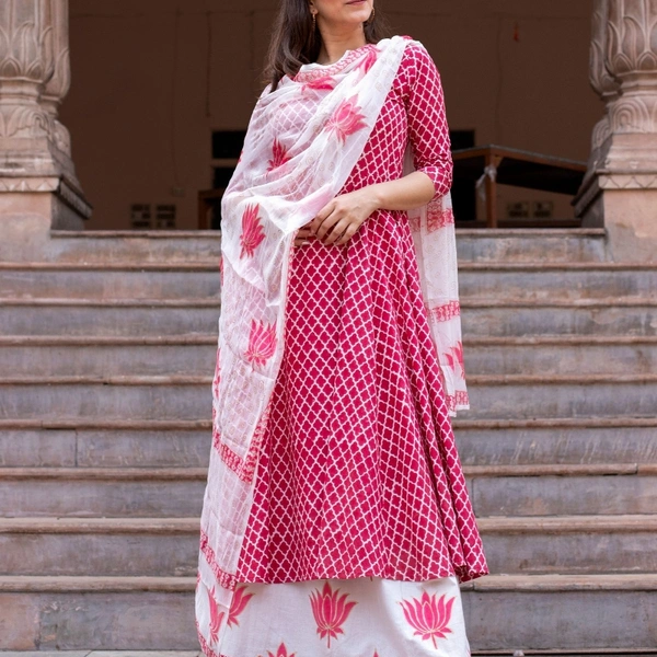 Stylish double layer kurti with dupatta - M