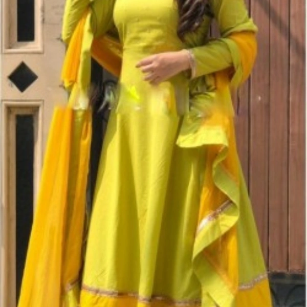 VASTREMATE Women Rayon Flared Solid Long Kurti With Palazzos And Dupatta - S