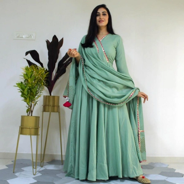 VASTREMATE  Women Kurta and Dupatta Set - L
