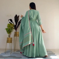VASTREMATE  Women Kurta and Dupatta Set - L
